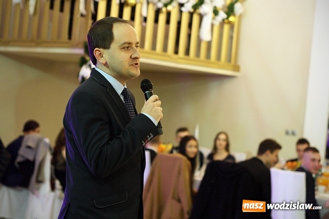 Zdjęcie w galerii na portalu naszwodzislaw.com: Piękne panie, przystojni panowie. Kolejna studniówka wodzisławskiego Tischnera wiadomości z regionu