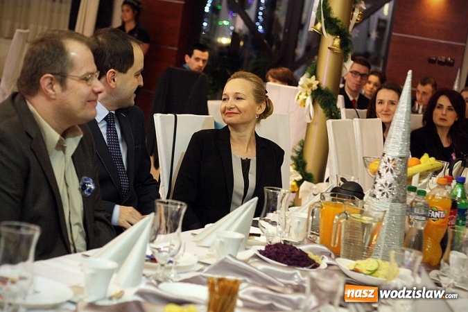 Zdjęcie w galerii na portalu naszwodzislaw.com: Piękne panie, przystojni panowie. Kolejna studniówka wodzisławskiego Tischnera wiadomości z regionu