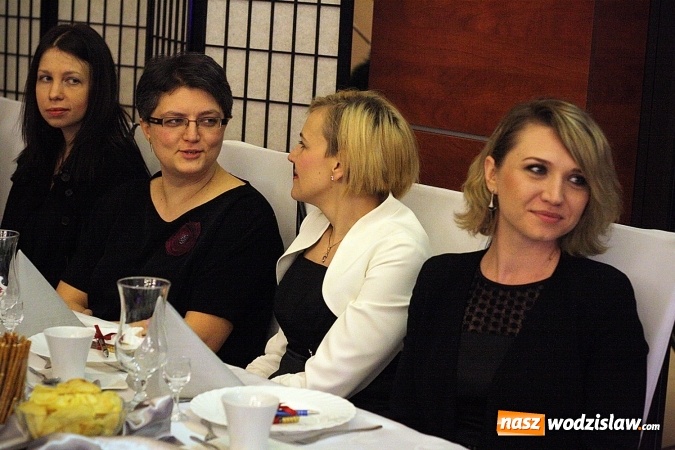 Zdjęcie w galerii na portalu naszwodzislaw.com: Piękne panie, przystojni panowie. Kolejna studniówka wodzisławskiego Tischnera wiadomości z regionu