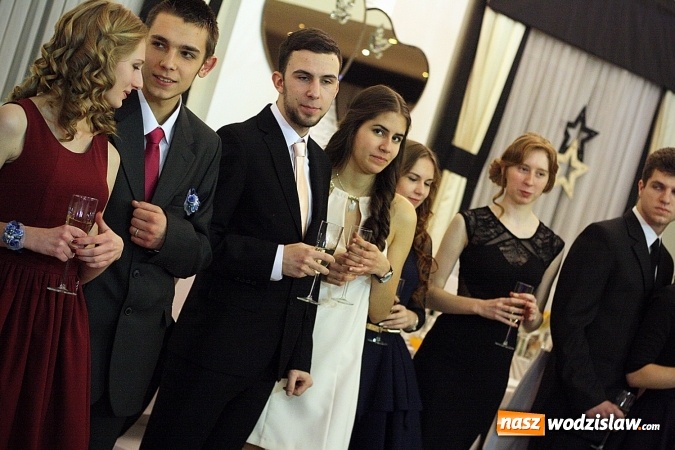Zdjęcie w galerii na portalu naszwodzislaw.com: Piękne panie, przystojni panowie. Kolejna studniówka wodzisławskiego Tischnera wiadomości z regionu