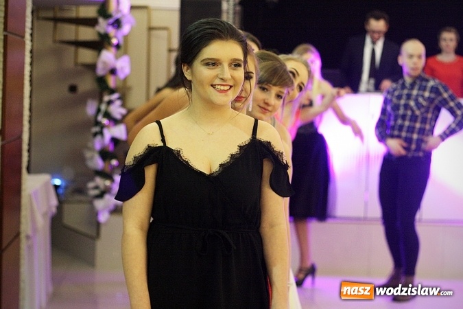 Zdjęcie w galerii na portalu naszwodzislaw.com: Piękne panie, przystojni panowie. Kolejna studniówka wodzisławskiego Tischnera wiadomości z regionu
