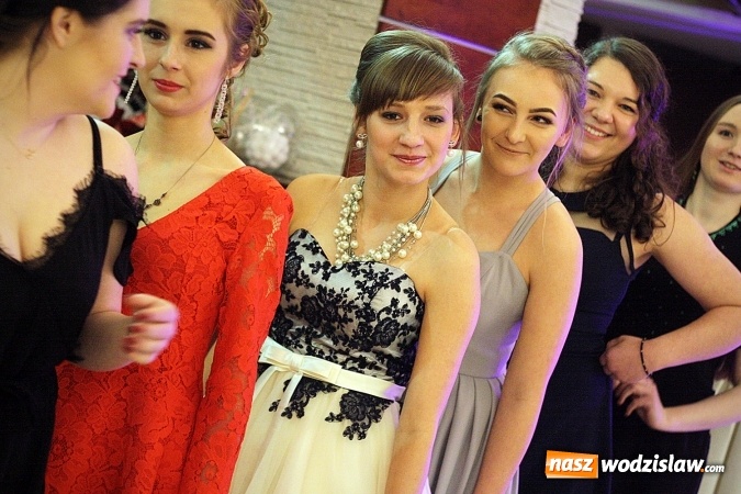 Zdjęcie w galerii na portalu naszwodzislaw.com: Piękne panie, przystojni panowie. Kolejna studniówka wodzisławskiego Tischnera wiadomości z regionu