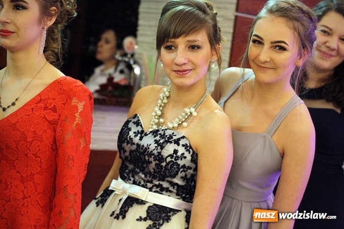Zdjęcie w galerii na portalu naszwodzislaw.com: Piękne panie, przystojni panowie. Kolejna studniówka wodzisławskiego Tischnera wiadomości z regionu