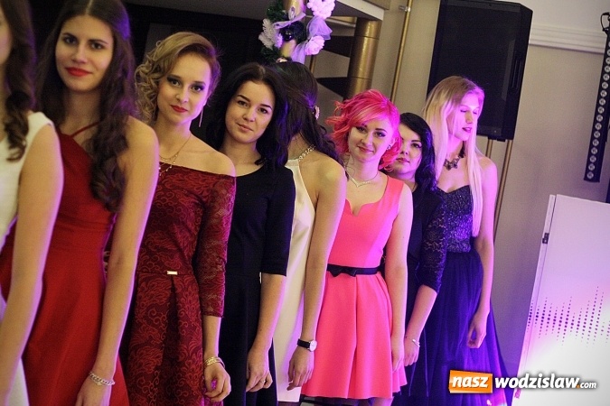 Zdjęcie w galerii na portalu naszwodzislaw.com: Piękne panie, przystojni panowie. Kolejna studniówka wodzisławskiego Tischnera wiadomości z regionu