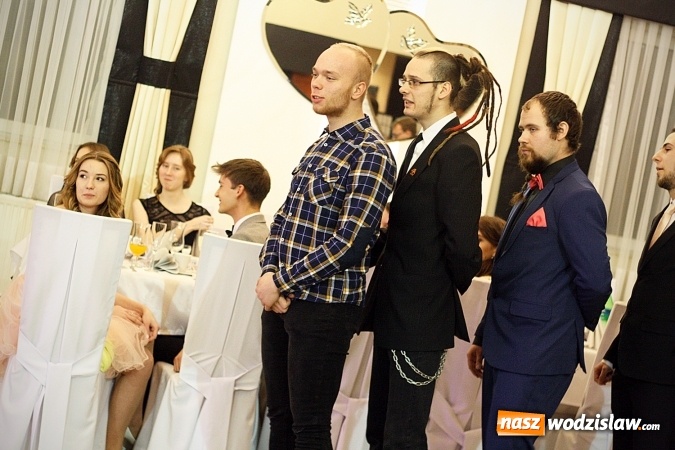 Zdjęcie w galerii na portalu naszwodzislaw.com: Piękne panie, przystojni panowie. Kolejna studniówka wodzisławskiego Tischnera wiadomości z regionu