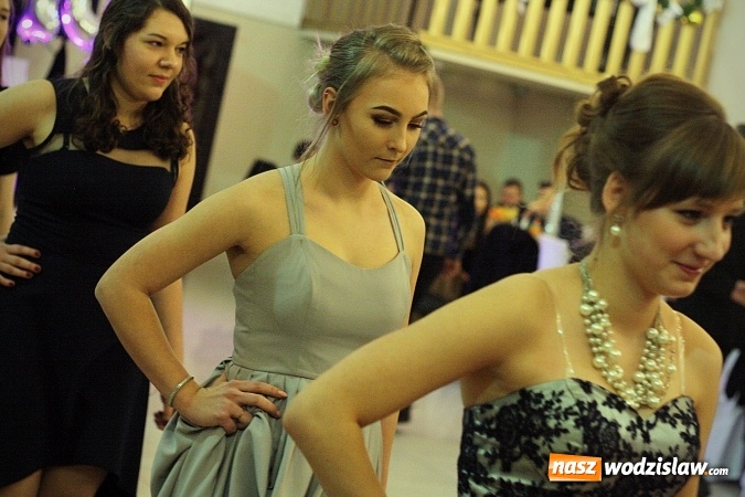 Zdjęcie w galerii na portalu naszwodzislaw.com: Piękne panie, przystojni panowie. Kolejna studniówka wodzisławskiego Tischnera wiadomości z regionu