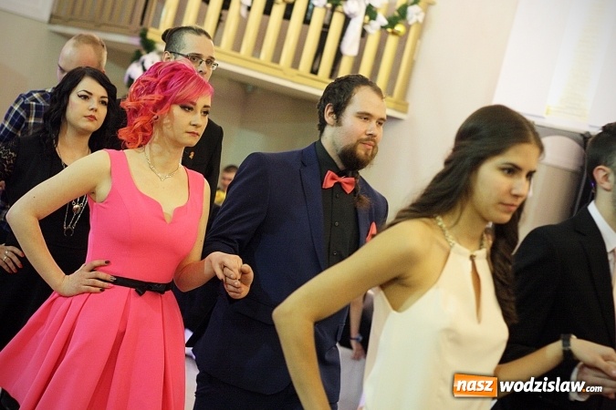 Zdjęcie w galerii na portalu naszwodzislaw.com: Piękne panie, przystojni panowie. Kolejna studniówka wodzisławskiego Tischnera wiadomości z regionu