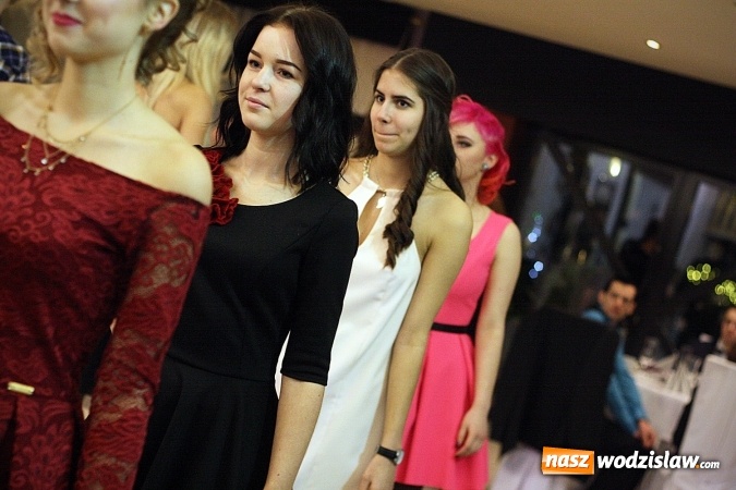 Zdjęcie w galerii na portalu naszwodzislaw.com: Piękne panie, przystojni panowie. Kolejna studniówka wodzisławskiego Tischnera wiadomości z regionu