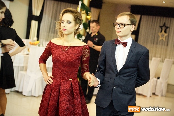 Zdjęcie w galerii na portalu naszwodzislaw.com: Piękne panie, przystojni panowie. Kolejna studniówka wodzisławskiego Tischnera wiadomości z regionu