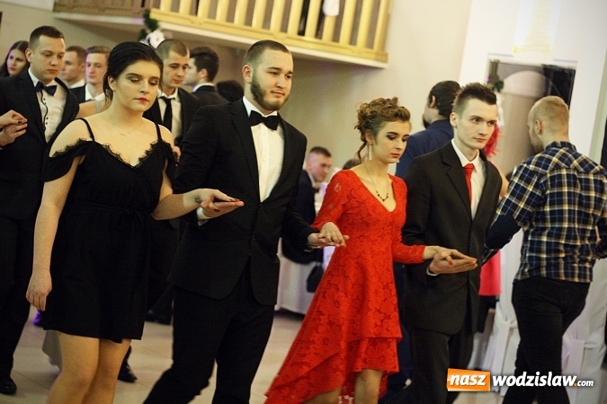 Zdjęcie w galerii na portalu naszwodzislaw.com: Piękne panie, przystojni panowie. Kolejna studniówka wodzisławskiego Tischnera wiadomości z regionu