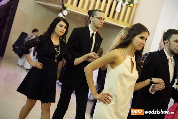Zdjęcie w galerii na portalu naszwodzislaw.com: Piękne panie, przystojni panowie. Kolejna studniówka wodzisławskiego Tischnera wiadomości z regionu