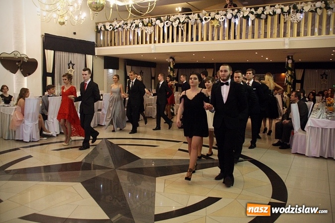 Zdjęcie w galerii na portalu naszwodzislaw.com: Piękne panie, przystojni panowie. Kolejna studniówka wodzisławskiego Tischnera wiadomości z regionu