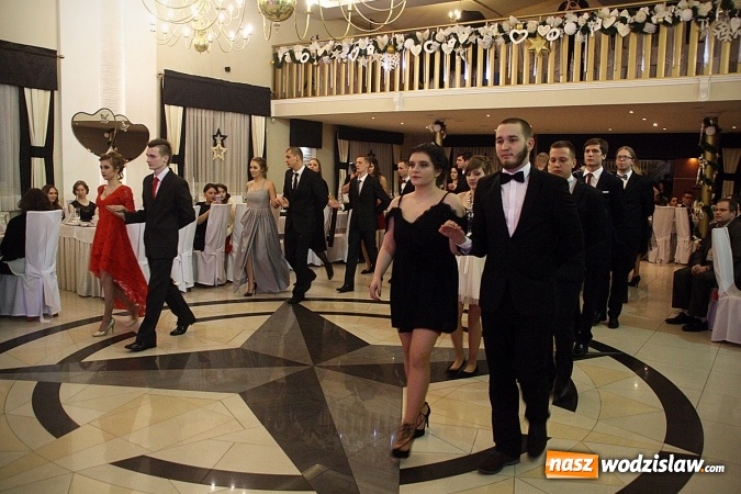 Zdjęcie w galerii na portalu naszwodzislaw.com: Piękne panie, przystojni panowie. Kolejna studniówka wodzisławskiego Tischnera wiadomości z regionu