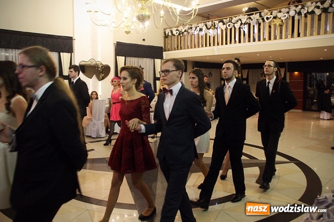 Zdjęcie w galerii na portalu naszwodzislaw.com: Piękne panie, przystojni panowie. Kolejna studniówka wodzisławskiego Tischnera wiadomości z regionu