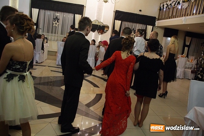 Zdjęcie w galerii na portalu naszwodzislaw.com: Piękne panie, przystojni panowie. Kolejna studniówka wodzisławskiego Tischnera wiadomości z regionu