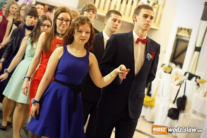 Zdjęcie w galerii na portalu naszwodzislaw.com: Piękne panie, przystojni panowie. Kolejna studniówka wodzisławskiego Tischnera wiadomości z regionu