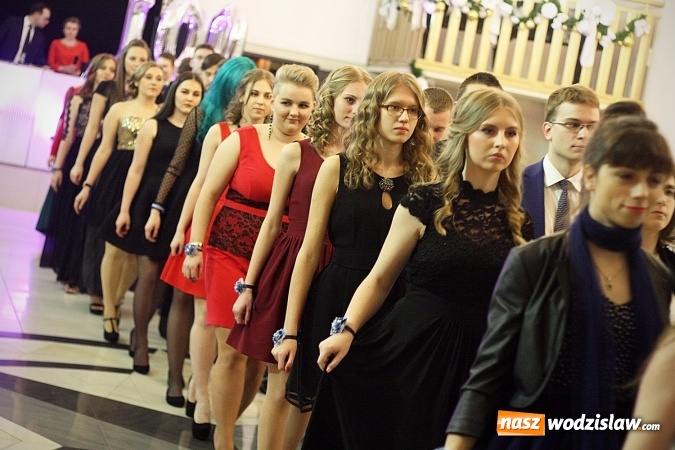 Zdjęcie w galerii na portalu naszwodzislaw.com: Piękne panie, przystojni panowie. Kolejna studniówka wodzisławskiego Tischnera wiadomości z regionu