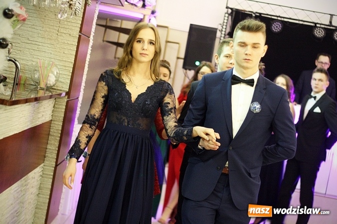 Zdjęcie w galerii na portalu naszwodzislaw.com: Piękne panie, przystojni panowie. Kolejna studniówka wodzisławskiego Tischnera wiadomości z regionu
