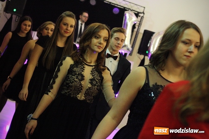Zdjęcie w galerii na portalu naszwodzislaw.com: Piękne panie, przystojni panowie. Kolejna studniówka wodzisławskiego Tischnera wiadomości z regionu