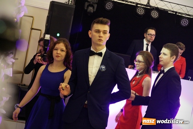 Zdjęcie w galerii na portalu naszwodzislaw.com: Piękne panie, przystojni panowie. Kolejna studniówka wodzisławskiego Tischnera wiadomości z regionu