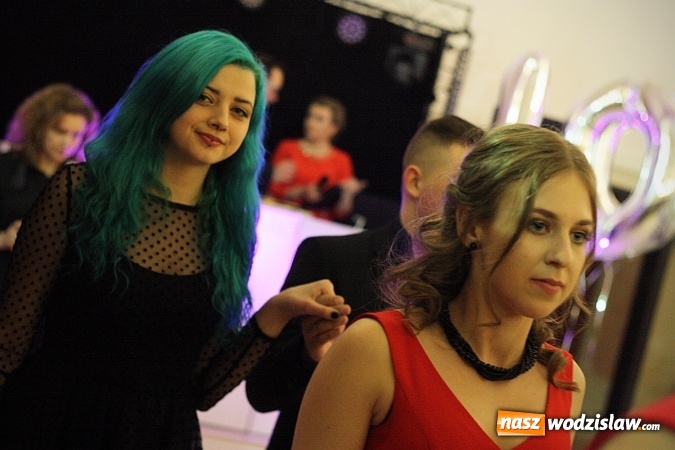 Zdjęcie w galerii na portalu naszwodzislaw.com: Piękne panie, przystojni panowie. Kolejna studniówka wodzisławskiego Tischnera wiadomości z regionu