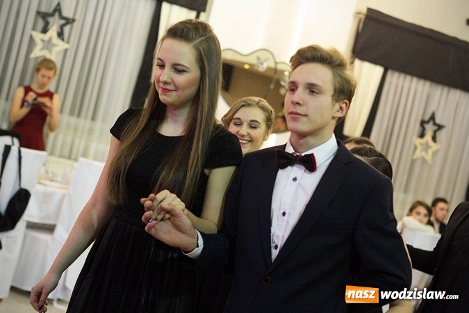 Zdjęcie w galerii na portalu naszwodzislaw.com: Piękne panie, przystojni panowie. Kolejna studniówka wodzisławskiego Tischnera wiadomości z regionu
