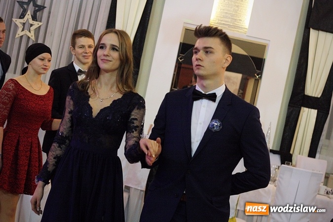 Zdjęcie w galerii na portalu naszwodzislaw.com: Piękne panie, przystojni panowie. Kolejna studniówka wodzisławskiego Tischnera wiadomości z regionu