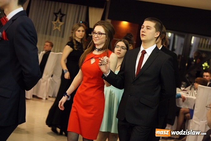 Zdjęcie w galerii na portalu naszwodzislaw.com: Piękne panie, przystojni panowie. Kolejna studniówka wodzisławskiego Tischnera wiadomości z regionu