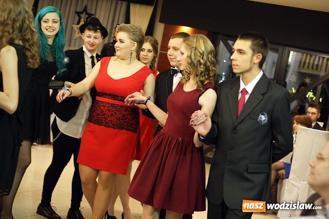 Zdjęcie w galerii na portalu naszwodzislaw.com: Piękne panie, przystojni panowie. Kolejna studniówka wodzisławskiego Tischnera wiadomości z regionu