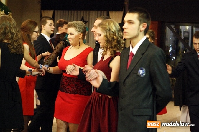 Zdjęcie w galerii na portalu naszwodzislaw.com: Piękne panie, przystojni panowie. Kolejna studniówka wodzisławskiego Tischnera wiadomości z regionu