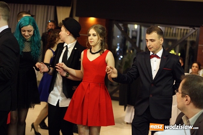 Zdjęcie w galerii na portalu naszwodzislaw.com: Piękne panie, przystojni panowie. Kolejna studniówka wodzisławskiego Tischnera wiadomości z regionu