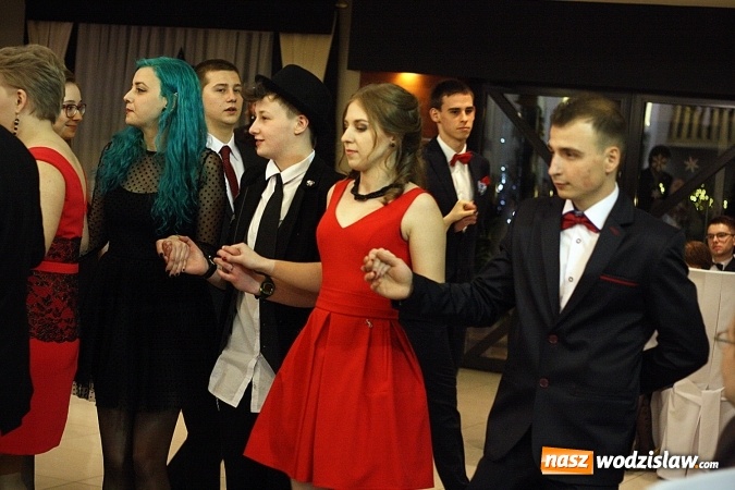 Zdjęcie w galerii na portalu naszwodzislaw.com: Piękne panie, przystojni panowie. Kolejna studniówka wodzisławskiego Tischnera wiadomości z regionu