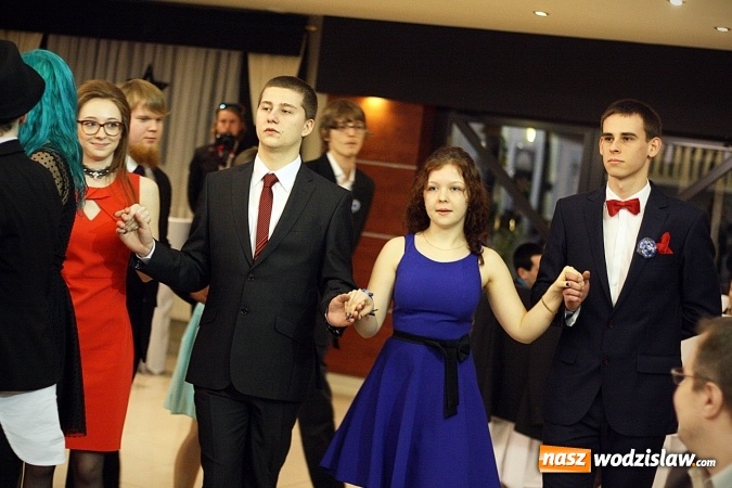 Zdjęcie w galerii na portalu naszwodzislaw.com: Piękne panie, przystojni panowie. Kolejna studniówka wodzisławskiego Tischnera wiadomości z regionu