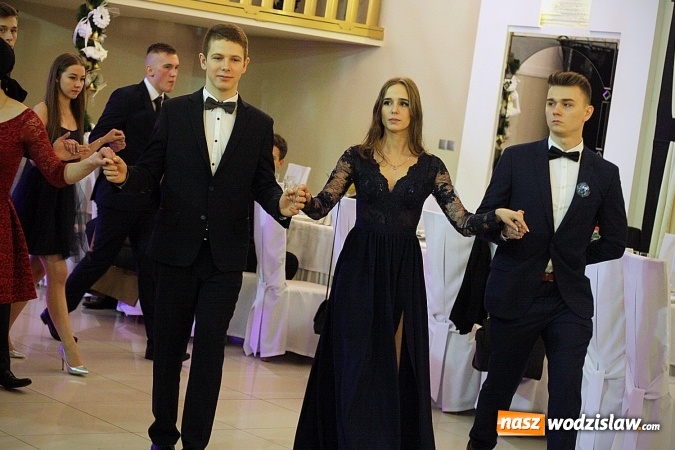 Zdjęcie w galerii na portalu naszwodzislaw.com: Piękne panie, przystojni panowie. Kolejna studniówka wodzisławskiego Tischnera wiadomości z regionu