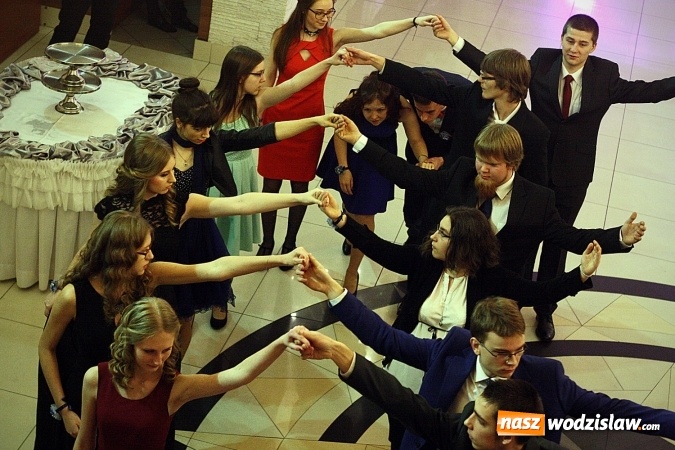 Zdjęcie w galerii na portalu naszwodzislaw.com: Piękne panie, przystojni panowie. Kolejna studniówka wodzisławskiego Tischnera wiadomości z regionu