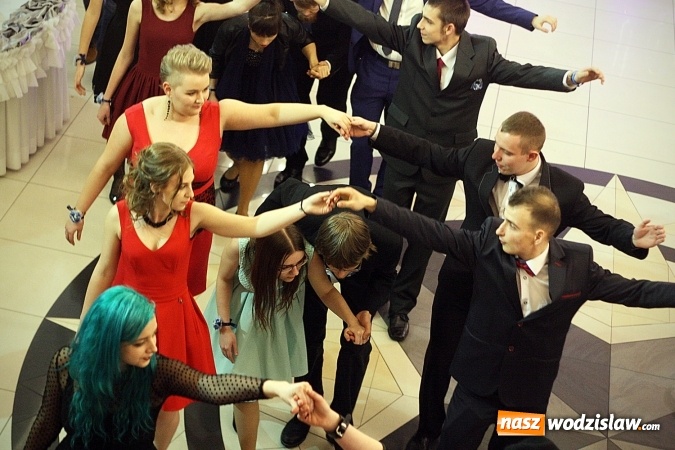 Zdjęcie w galerii na portalu naszwodzislaw.com: Piękne panie, przystojni panowie. Kolejna studniówka wodzisławskiego Tischnera wiadomości z regionu