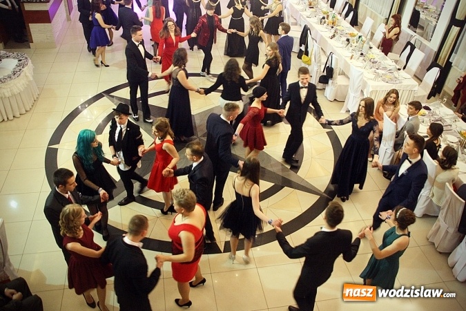 Zdjęcie w galerii na portalu naszwodzislaw.com: Piękne panie, przystojni panowie. Kolejna studniówka wodzisławskiego Tischnera wiadomości z regionu