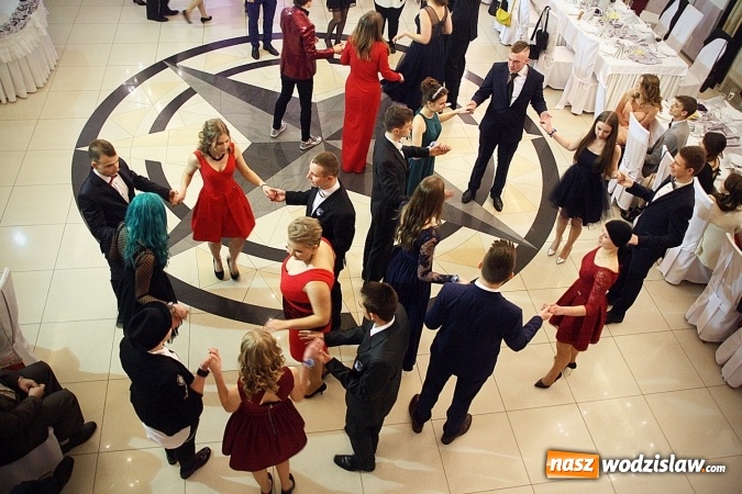 Zdjęcie w galerii na portalu naszwodzislaw.com: Piękne panie, przystojni panowie. Kolejna studniówka wodzisławskiego Tischnera wiadomości z regionu