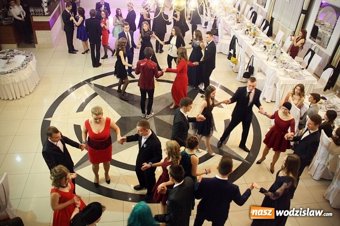 Zdjęcie w galerii na portalu naszwodzislaw.com: Piękne panie, przystojni panowie. Kolejna studniówka wodzisławskiego Tischnera wiadomości z regionu