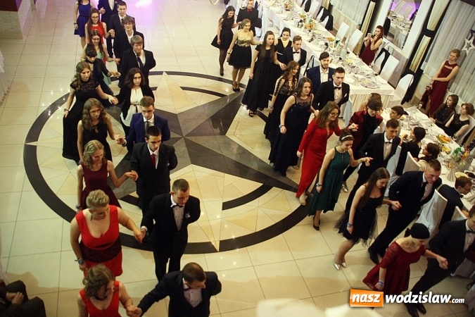 Zdjęcie w galerii na portalu naszwodzislaw.com: Piękne panie, przystojni panowie. Kolejna studniówka wodzisławskiego Tischnera wiadomości z regionu