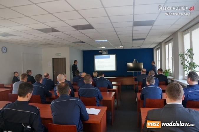 Zdjęcie w galerii na portalu naszwodzislaw.com: Policjanci podsumowali 2016 rok wiadomości z regionu