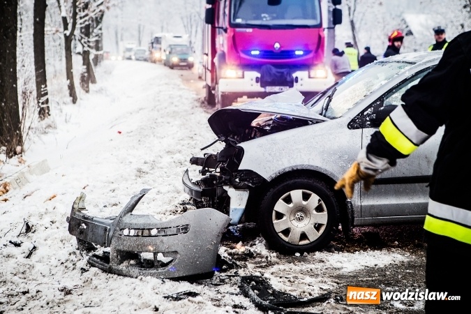 Zdjęcie w galerii na portalu naszwodzislaw.com: Wypadek na trasie Racib&oacute;rz-Lubomia. Zderzyły się dwa pojazdy wiadomości z regionu