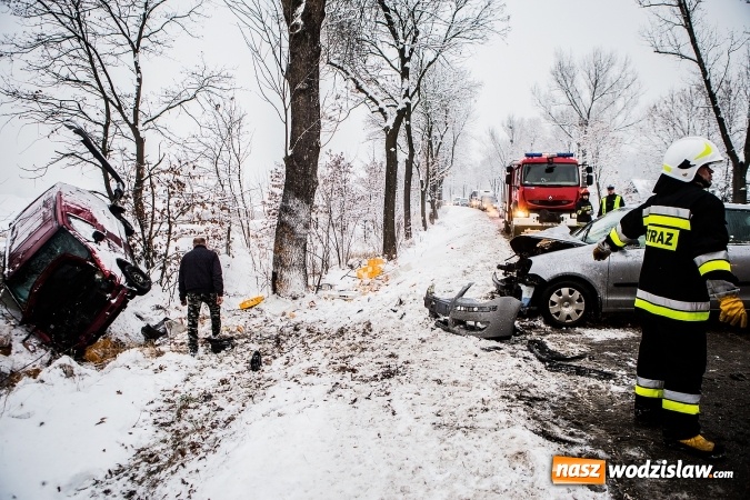 Zdjęcie w galerii na portalu naszwodzislaw.com: Wypadek na trasie Racib&oacute;rz-Lubomia. Zderzyły się dwa pojazdy wiadomości z regionu