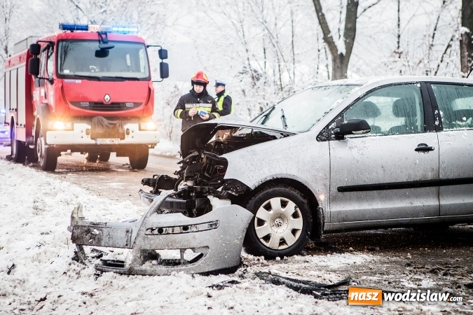 Zdjęcie w galerii na portalu naszwodzislaw.com: Wypadek na trasie Racib&oacute;rz-Lubomia. Zderzyły się dwa pojazdy wiadomości z regionu