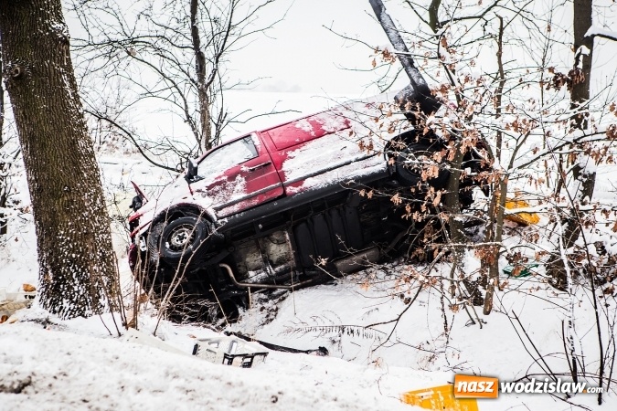 Zdjęcie w galerii na portalu naszwodzislaw.com: Wypadek na trasie Racib&oacute;rz-Lubomia. Zderzyły się dwa pojazdy wiadomości z regionu