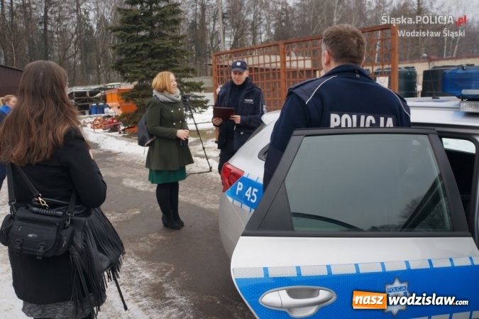 Zdjęcie w galerii na portalu naszwodzislaw.com: Wodzisławscy policjanci zebrali 160 kilogramów karmy wiadomości z regionu