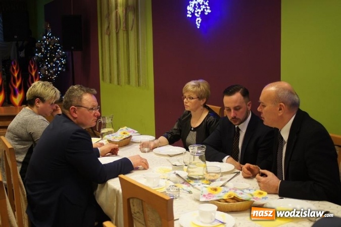 Zdjęcie w galerii na portalu naszwodzislaw.com: Rolnicy bawili się na tradycyjnej biesiadzie w Ośrodku Kultury w Połomi wiadomości z regionu