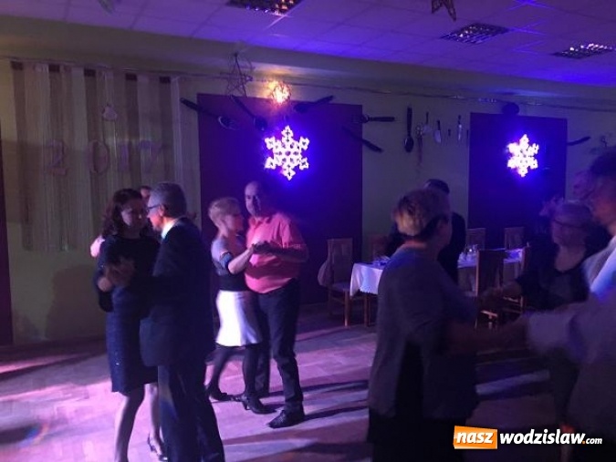 Zdjęcie w galerii na portalu naszwodzislaw.com: Rolnicy bawili się na tradycyjnej biesiadzie w Ośrodku Kultury w Połomi wiadomości z regionu