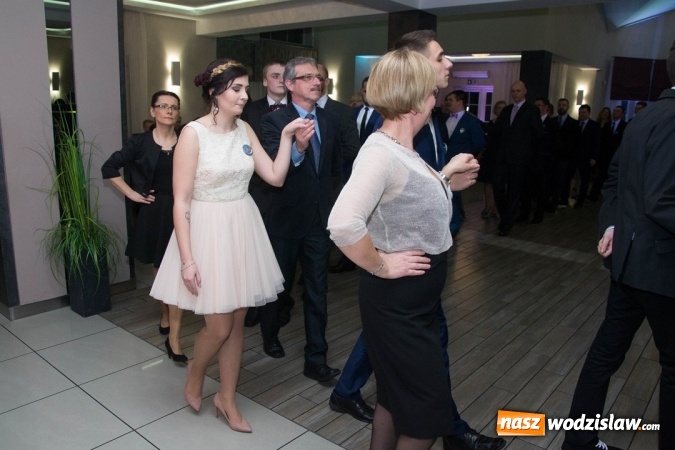 Zdjęcie w galerii na portalu naszwodzislaw.com: Tak na swojej studni&oacute;wce bawią się uczniowie LO w Rydułtowach wiadomości z regionu