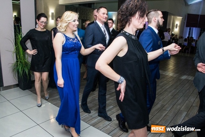 Zdjęcie w galerii na portalu naszwodzislaw.com: Tak na swojej studni&oacute;wce bawią się uczniowie LO w Rydułtowach wiadomości z regionu